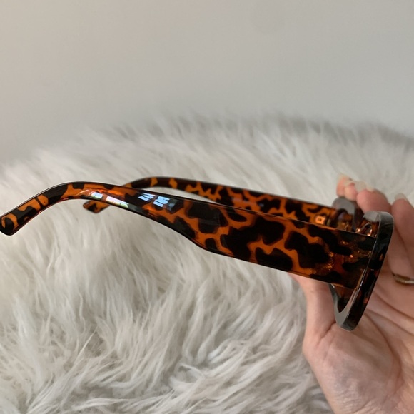 TORTOISE SUNGLASSES - Picture 4 of 6